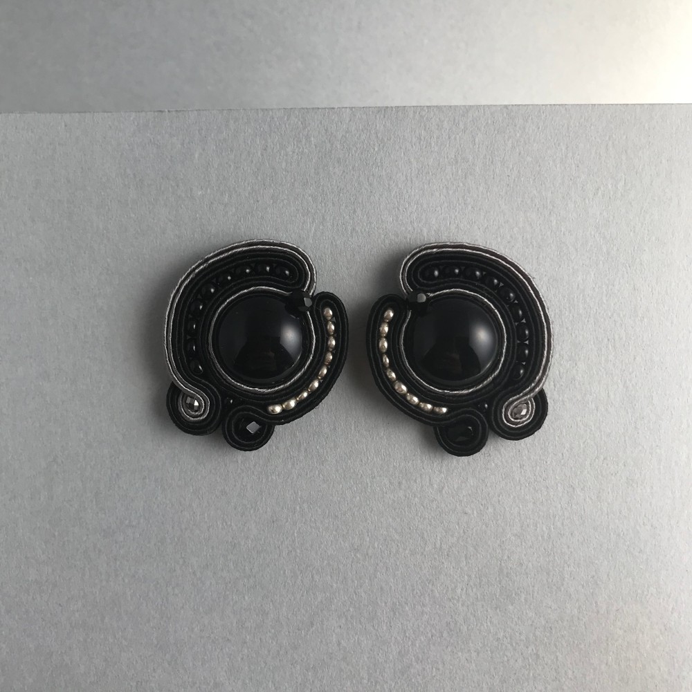 受注生産　艶黒×灰　ソウタシエ　ピアス　イヤリング