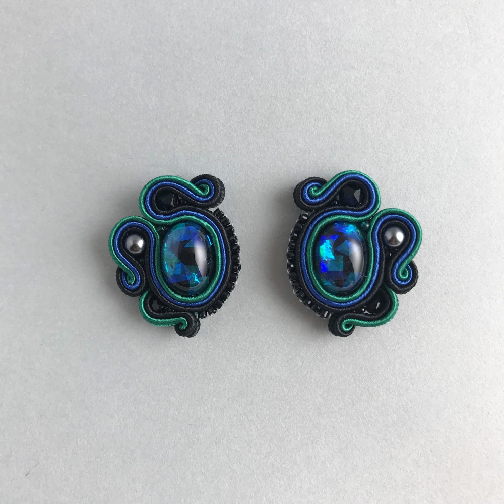 受注生産　イヤリング可能　金属アレルギー対応　緑×青×黒ソウタシエピアス