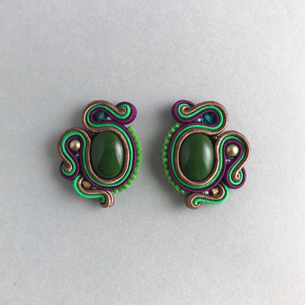 受注生産　イヤリング可能　金属アレルギー対応　茶色×緑×紫ソウタシエピアス