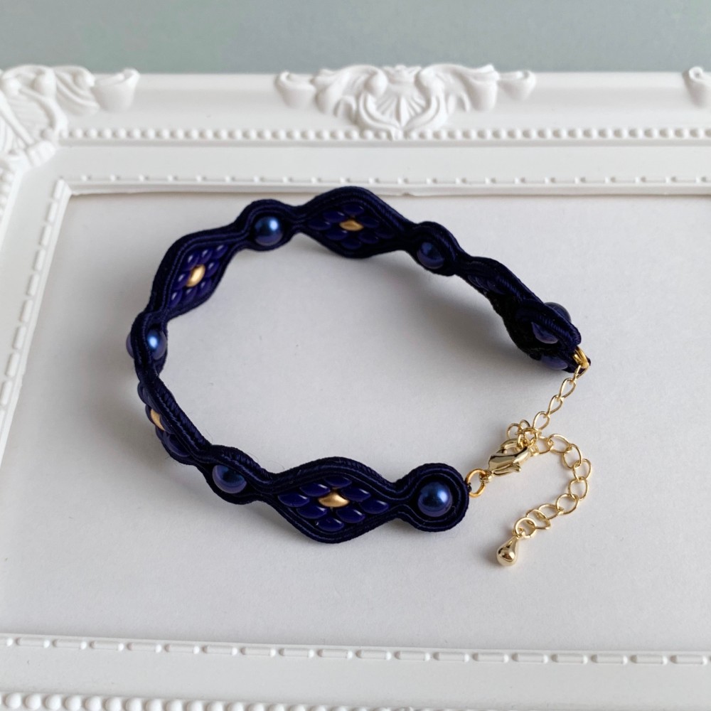 エレガントディープブルーのブレスレット