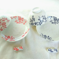【送料無料】こびき夫婦茶碗とお皿と箸置き　六点セット 藍と朱(イニシャルお入れします) 1枚目の画像