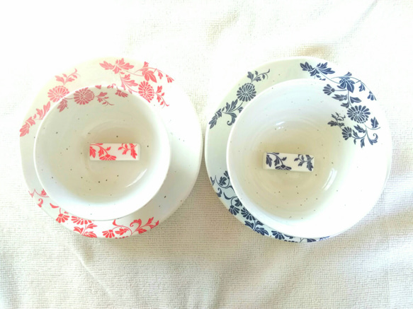 【送料無料】こびき夫婦茶碗とお皿と箸置き　六点セット 藍と朱(イニシャルお入れします) 3枚目の画像