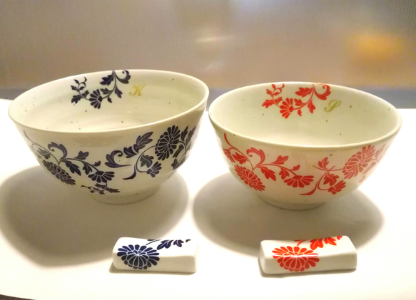【送料無料】こびき夫婦茶碗　藍と朱(イニシャルお入れします)箸置きオプション500円プラス 1枚目の画像