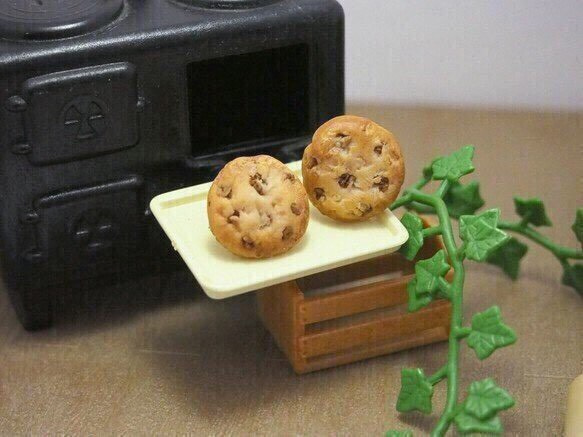 チョコチップクッキーのピアス(イヤリング) 1枚目の画像