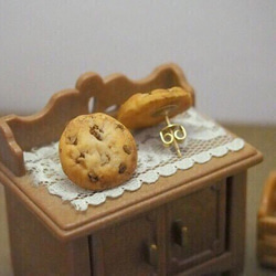 チョコチップクッキーのピアス(イヤリング) 3枚目の画像