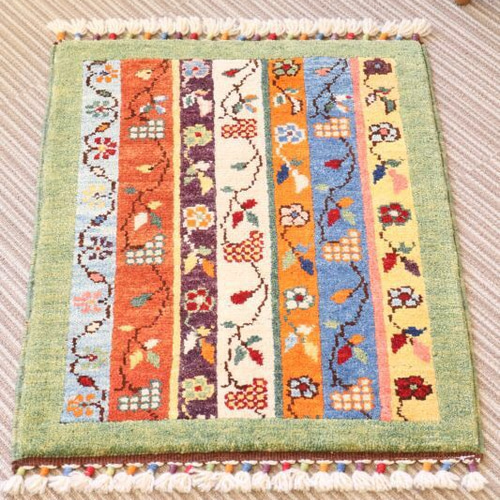 ライトグリーン 手織り トルコ絨毯 ハンドメイド ラグ かわいい 花柄