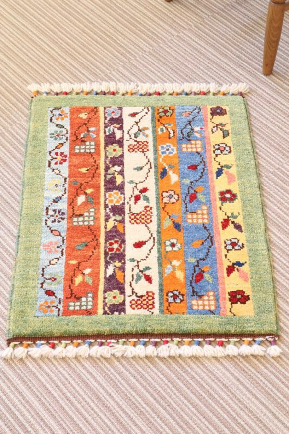 ライトグリーン 手織り トルコ絨毯 ハンドメイド ラグ かわいい 花柄