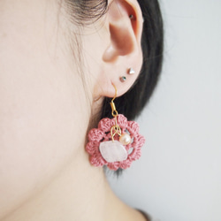 典雅手工編織日本玫瑰淡紅色毛線配仿玉石耳環 BE016 第1張的照片