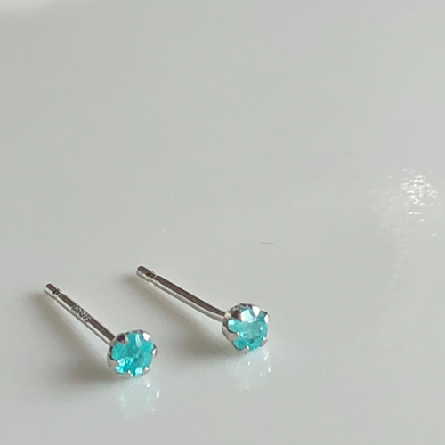 パライバトルマリン ピアス／Pt ピアス（スタッド・一粒