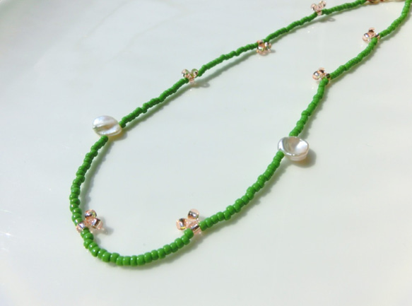 peace necklace -green & pearl- 1枚目の画像