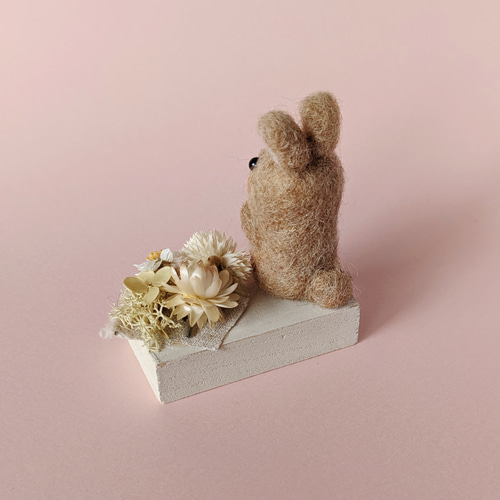お花畑からこんにちは✾ナチュラルうさぎさん羊毛フェルト雑貨 羊毛