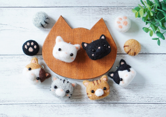 某メーカー ゆらりん肉球付猫ちゃんストラップ☆羊毛フェルト✾ おもちゃ キャラクターグッズ