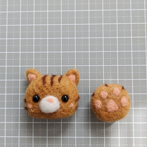 ゆらりん肉球付猫ちゃんストラップ☆羊毛フェルト✾ おもちゃ・ペット