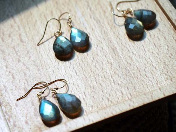 天然ラブラドライトの多面的な宝石用原石のイヤリング925スターリング