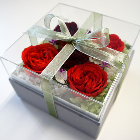 《訂製品》紅色系不凋花 薔薇玫瑰花壓克力方型灰色禮盒 第6張的照片