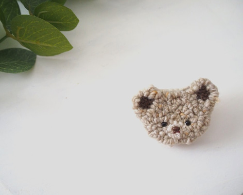 刺繍　ブローチ　ハンドメイド　クマ クマの刺繍ブローチ ブローチ haniho 通販 16323594｜Creema(クリーマ)