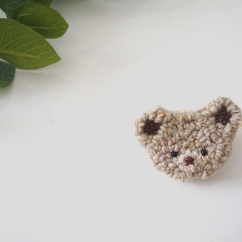 刺繍　ブローチ　ハンドメイド　クマ くま＊ベージュ＊パンチニードル刺繍ブローチ ブローチ anne 通販