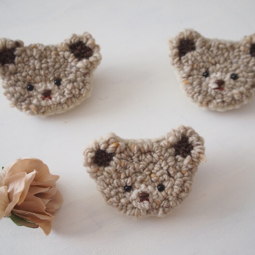 刺繍　ブローチ　ハンドメイド　クマ クマの刺繍ブローチ ブローチ haniho 通販 16323594｜Creema(クリーマ)