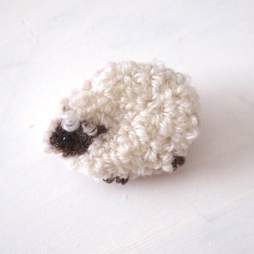 ひつじ＊パンチニードル刺繍ブローチ ブローチ anne 通販 10200919