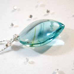 《Ice Crystal 冰晶》海藍琉璃雅緻項鍊-時尚流線-N1 第4張的照片