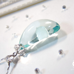《Ice Crystal 冰晶》海藍琉璃雅緻項鍊-神秘月牙-N3 第4張的照片