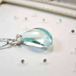 《Ice Crystal 冰晶》海藍琉璃雅緻項鍊-神秘月牙-N4 第2張的照片