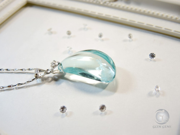 《Ice Crystal 冰晶》海藍琉璃雅緻項鍊-神秘月牙-N4 第2張的照片