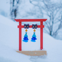 神社の風ピアス/イヤリング シリーズ- 謎の貓お面/貓お面/黒２コ 2枚目の画像