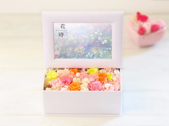 箱を開けると・・♪フォトフレームフラワーボックス！フォトメッセージ