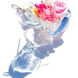 ピンク クリスタルガラス製「ガラスの靴」ローズ3輪 専用ケース入り 3枚目の画像