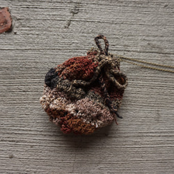手編みのショルダーバッグ|小さな松のナッツ 2枚目の画像
