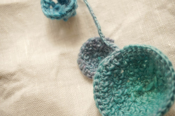手のかぎ針編みのイヤリング|マーメイドの泡（シングル） 1枚目の画像