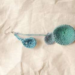 手のかぎ針編みのイヤリング|マーメイドの泡（シングル） 2枚目の画像