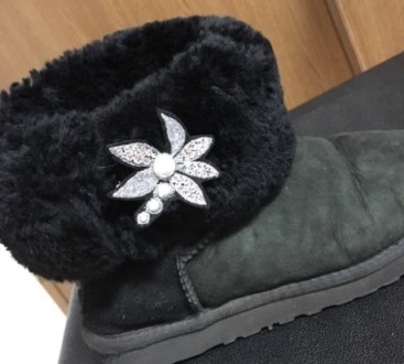 ブローチ　ラインストーン×フェルト　メリオル