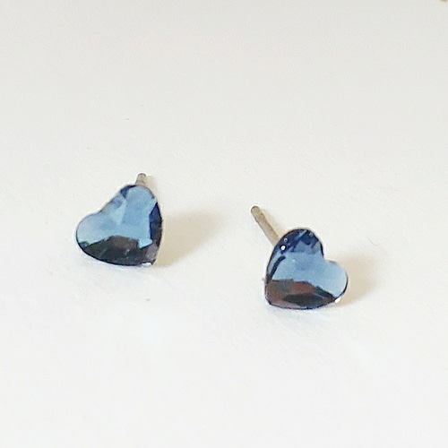 スワロフスキー classy heart 6mm デニムブルー 青 ハートの ピアス】ブルー ピアス(スタッド・一粒) annanncat 通販|Creema(クリーマ) 10070964 スワロフスキー classy heart 6mm デニムブルー 青 ハートの ピアス】ブルー ピアス(スタッド・一粒) annanncat 通販|Creema(クリーマ) 10070964