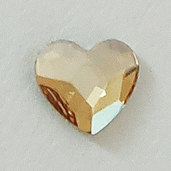 【スワロフスキー　classy heart  6mm  ゴールデンシャドウ　ハートの　小さいピアス】ヌーディカラー 6枚目の画像