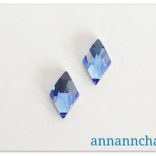 swarovski サファイア 青 の ダイヤ（菱形） 小さいピアス】四角形