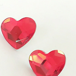 【スワロフスキー　classy heart 　ハート　 赤のピアス】10mm  バレンタイン　ハート 5枚目の画像