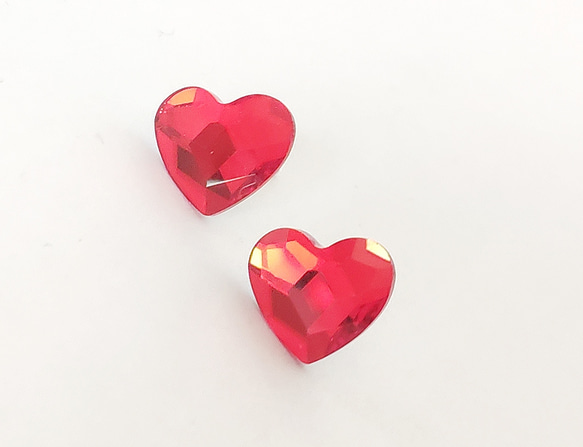 【スワロフスキー　classy heart 　ハート　 赤のピアス】10mm  バレンタイン　ハート 6枚目の画像