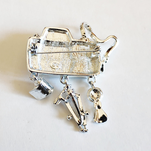 ビンテージ 写真機 カメラ 備品 揺れる ブローチ】父の日 写真家