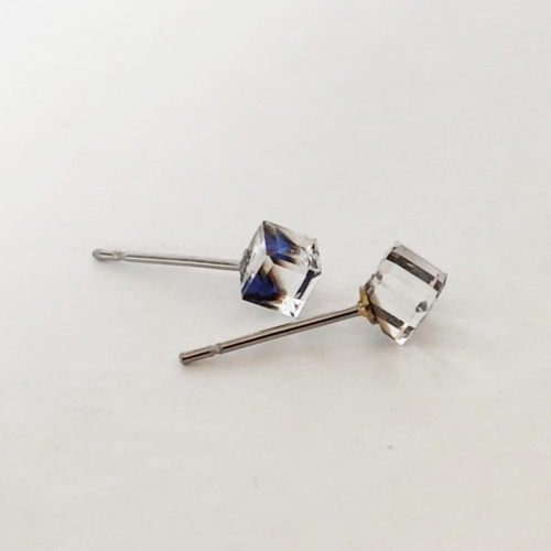 安い割引 クリスタル スワロフスキー バミューダーブルー 4mm 小粒 青 アクセサリー