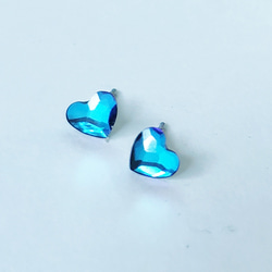 【スワロフスキー　classy heart(バミューダブルー　碧）６ｍｍ　の　小さいピアス】サージカル スティールポスト 4枚目の画像