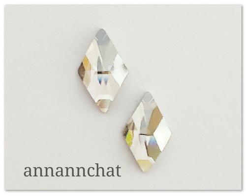 スワロフスキー シルバーシェード の ダイヤ（菱形）ピアス】四角形