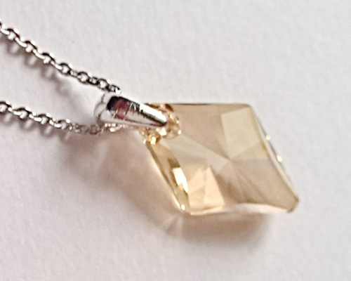 スワロフスキー　ネックレス　ロングドロップ型　クリスタル　ゴールデンシャドウ スワロフスキー オクタゴナル ネックレス R-days クリスタル