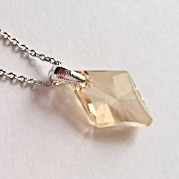 スワロフスキー　ネックレス　ロングドロップ型　クリスタル　ゴールデンシャドウ スワロフスキー ダイヤ型（稀少 19mm クリスタルゴールデン