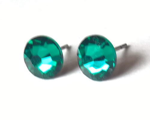 SWAROVSKI ライトグリーンエメラルドカットピアス 美品 未使用