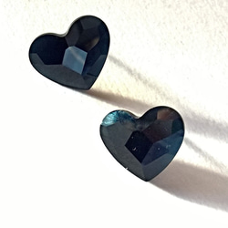 【スワロフスキー　ハート　(classy heart  黒　6mm)の　小さいピアス】サージカル スティールポスト 7枚目の画像