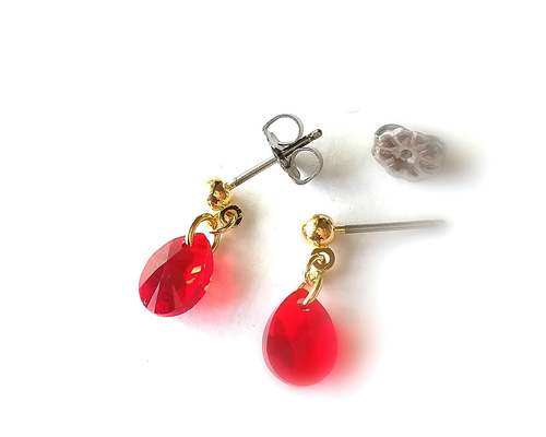 SWAROVSKI社製【美品】ピアス 976941 雫 箱付き SWAROVSKI社製【美品】ピアス 976941 雫 箱付き - メルカリ