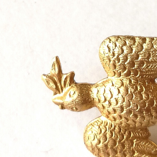 オリーブをくわえた鳩(ノアの箱舟 真鍮 約24mm）の ピンブローチ