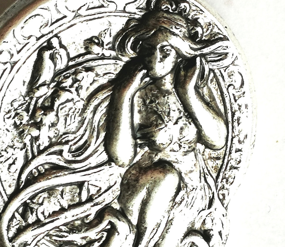 【ミュシャ　音楽　(四芸術）アールヌーボー　女神　の　ピンブローチ】チェコ　アンティックシルバー　 2枚目の画像